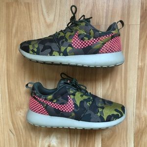 *Limited Edition* Nike Roshe Camo Sneakers Size 7